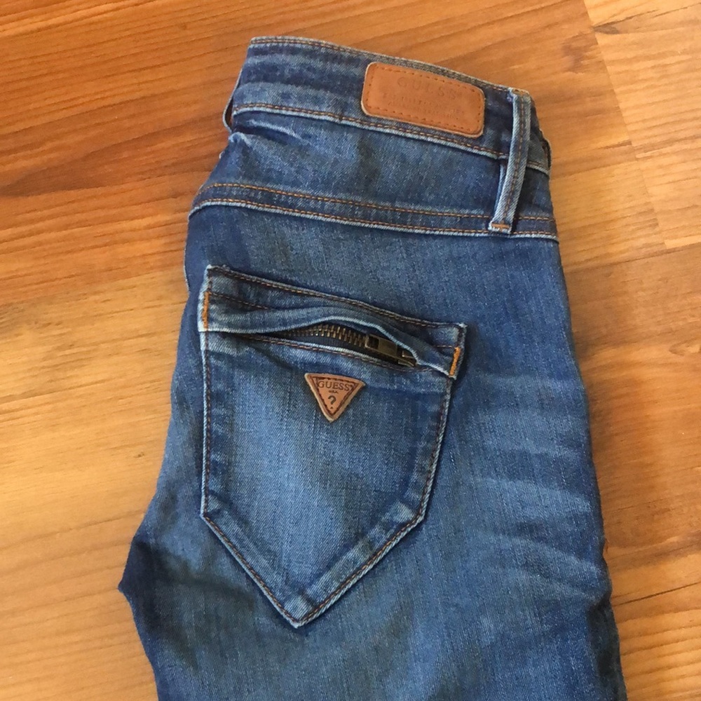 Guess Skinny Jeans Zip Detail Size 24 Ripped - Picture 2 of 7